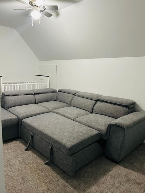 Spacious & Modern by the Beach House in White Rock