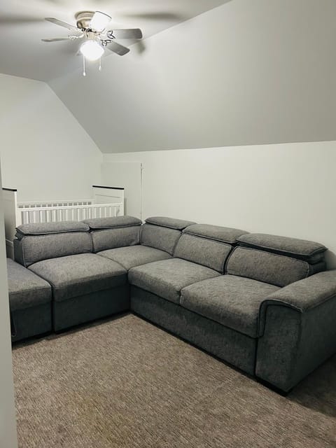 Spacious & Modern by the Beach House in White Rock