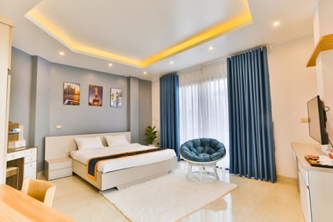 Balcony/Terrace, Living room, City view, Quiet street view