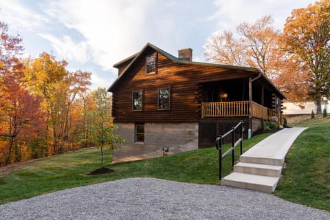 Maple Leaf Cabin Cabin in Ohio