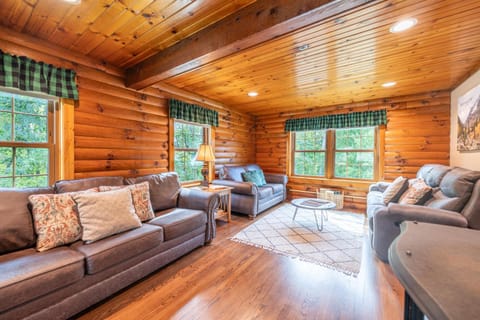 Maple Leaf Cabin Cabin in Ohio