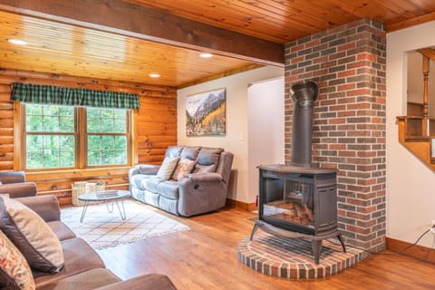 Maple Leaf Cabin Cabin in Ohio