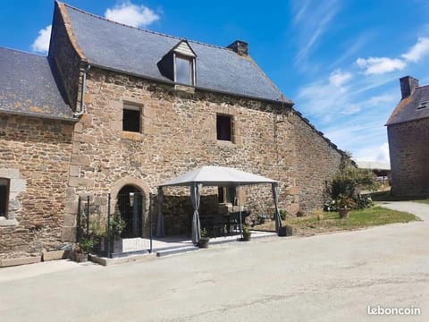 Property building, Patio, Facade/entrance