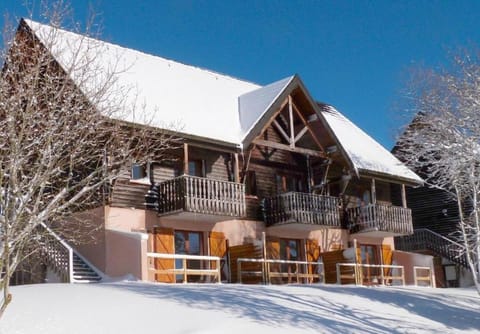 Super Besse 5/6 pers. Vue sur les monts du cantal Apartment in Besse-et-Saint-Anastaise