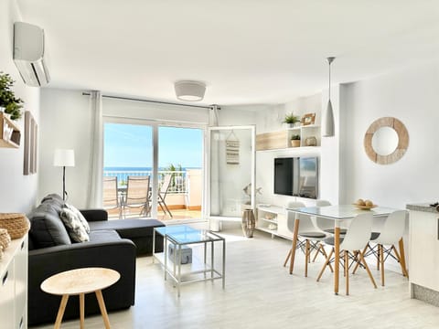 Communal lounge/ TV room, Living room, Seating area, Dining area