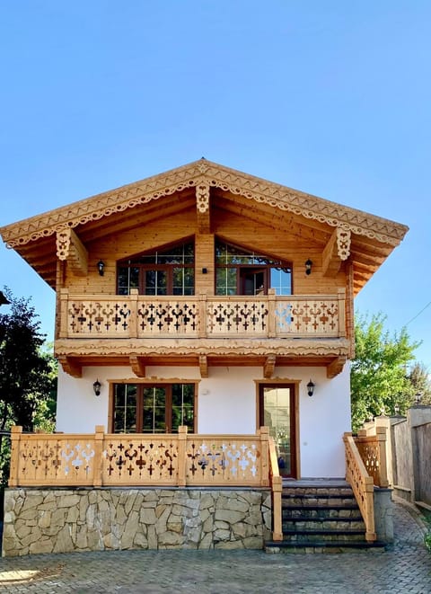 Property building, Day