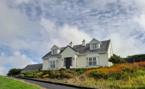 Hilltop Haven, Doolin Apartment in County Clare
