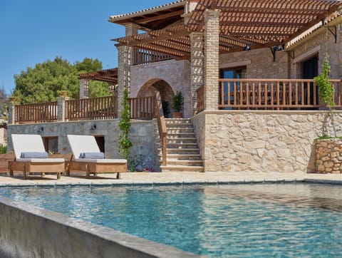 Property building, Patio, Day, Pool view, Swimming pool, sunbed