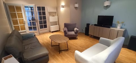 Communal lounge/ TV room, TV and multimedia, Living room, Seating area