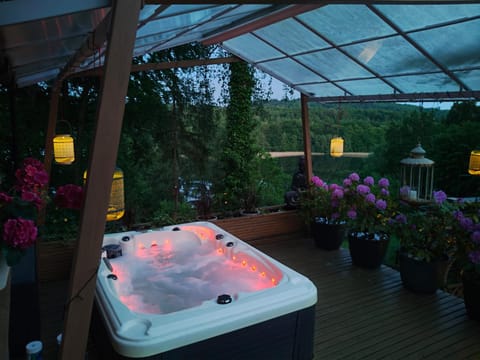 Hot Tub, Balcony/Terrace