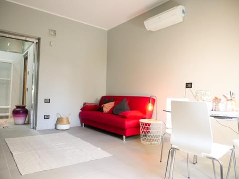 Living room, Seating area, air conditioner