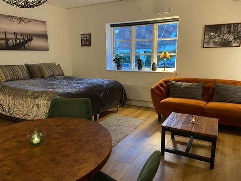Bed, Living room