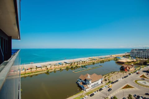 Property building, Nearby landmark, Communal lounge/ TV room, Day, Neighbourhood, Natural landscape, Bird's eye view, Beach, Evening entertainment, City view, Sea view, Street view
