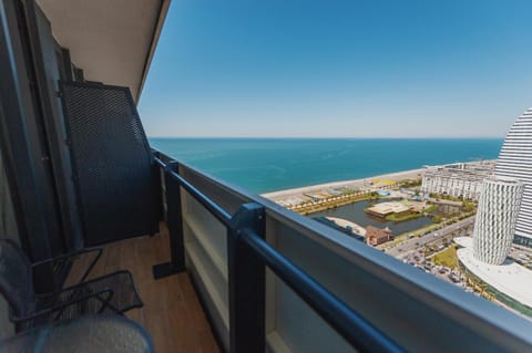 Property building, Communal lounge/ TV room, Day, Natural landscape, Bird's eye view, View (from property/room), Balcony/Terrace, Evening entertainment, City view, Sea view