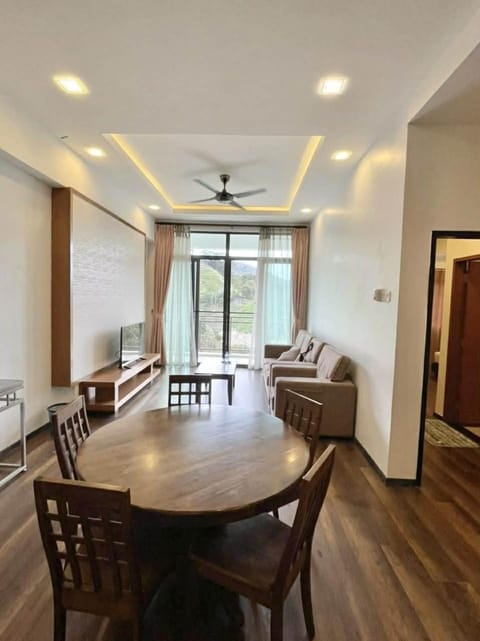 TV and multimedia, View (from property/room), Balcony/Terrace, Living room, Seating area, Dining area, Mountain view