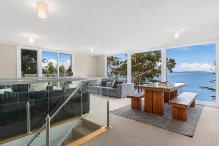 Hidden Bay Retreat-5 Bed- 15min to Hobart House in Tasmania