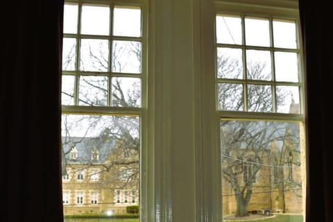 Comfy Apartment with carpark 2 minutes to CBD House in Hobart