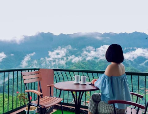 Day, People, Natural landscape, View (from property/room), Balcony/Terrace, Mountain view, group of guests