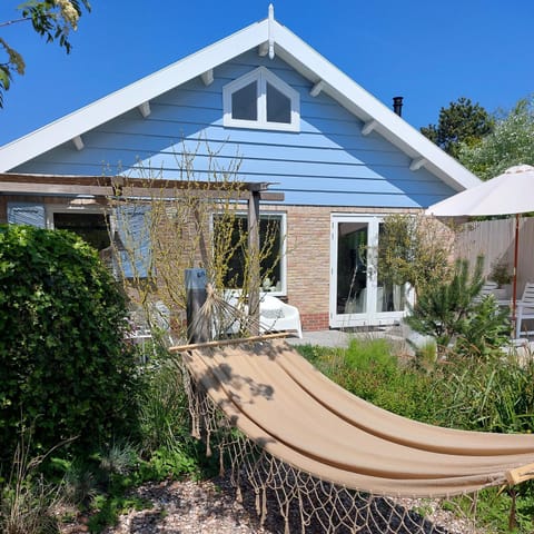 Property building, Patio, Spring, Day, Garden, Garden view