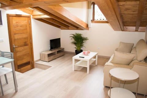 Communal lounge/ TV room, TV and multimedia, Living room, Seating area, Evening entertainment