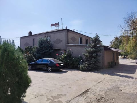 Property building, Neighbourhood