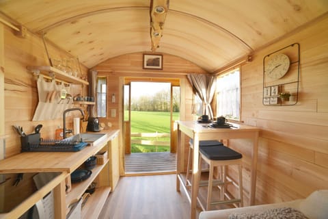 Insolites à Chimay - Roulottes et Manoir - Roulotte Colibri Country House in Wallonia, Belgium