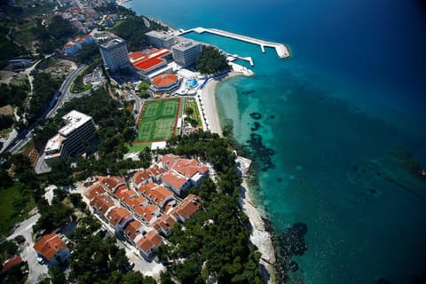 Property building, Day, Property logo or sign, Natural landscape, Bird's eye view, Sea view, Area and facilities