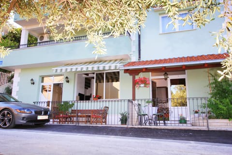 Property building, Day, Seating area, Street view, Parking