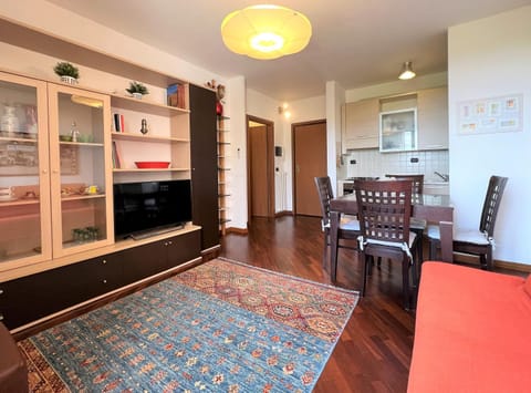 TV and multimedia, Kitchen or kitchenette, Living room, Dining area, pet friendly, stove