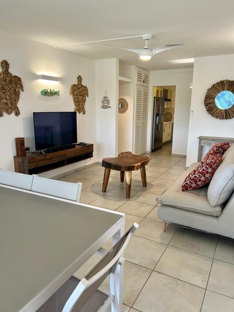 Communal lounge/ TV room, TV and multimedia, Living room