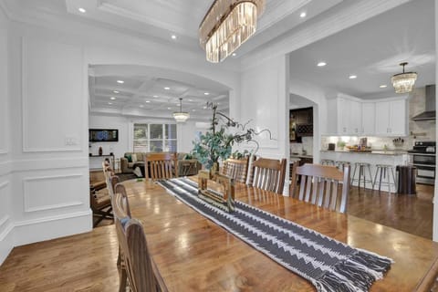 Stunning 6BR Buckhead OasisPrivate BathEachRoom House in Buckhead