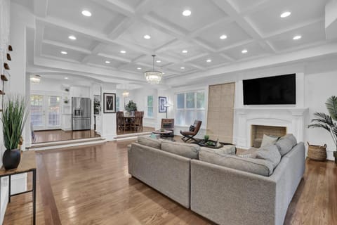 Stunning 6BR Buckhead OasisPrivate BathEachRoom House in Buckhead