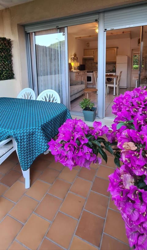 Patio, Seating area