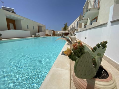 Property building, Day, Pool view, Swimming pool