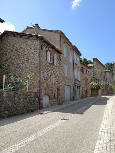 Neighbourhood, Street view, Location