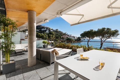 Balcony/Terrace, Pool view, Sea view, Swimming pool