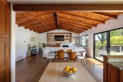 Solana Beach House! Minutes to Dog Beach & Cedros House in Solana Beach