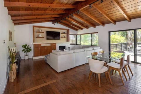 Solana Beach House! Minutes to Dog Beach & Cedros House in Solana Beach