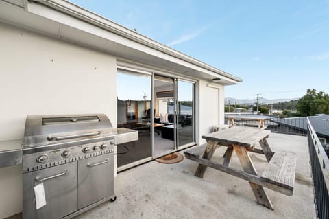 Residence at 165 Great for large groups Sleeps 11 House in Bellerive