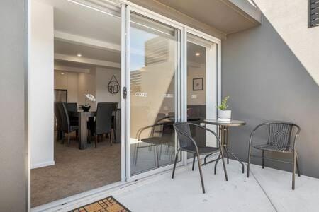 The Retreat at 165 New renovated unit Sleeps 6 Apartment in Bellerive