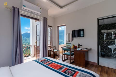 Bed, Balcony/Terrace, Mountain view