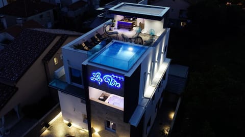 Property building, Facade/entrance, Off site