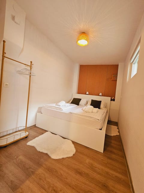 Bed, Bedroom, towels, wardrobe