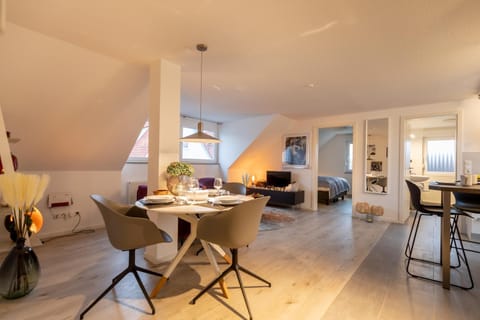 Living room, Decorative detail, Seating area, Dining area, locker