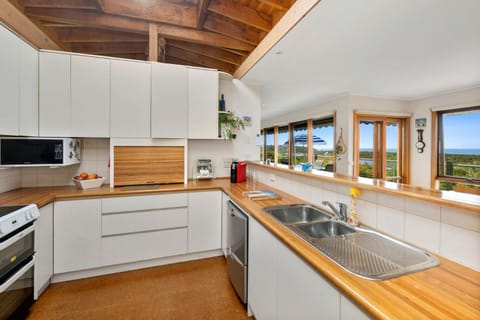 Ocean Breeze Fairhaven - BYO Linen House in Aireys Inlet