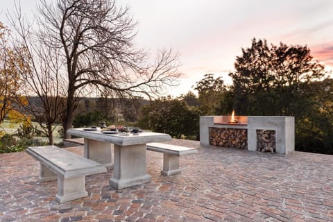 Avemore Vineyard View - wood fired hot tub and full power back up Apartment in Stellenbosch