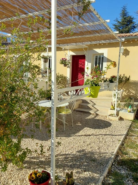 Location saisonnière en Provence Apartment in Rochefort-du-Gard