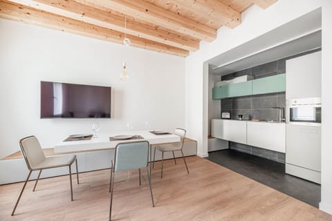 TV and multimedia, Kitchen or kitchenette, Living room, Seating area, Dining area, minibar, pet friendly