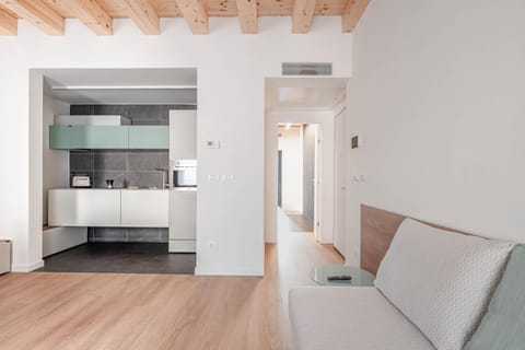 Bed, Kitchen or kitchenette, Living room, Photo of the whole room, Seating area, Dining area, minibar