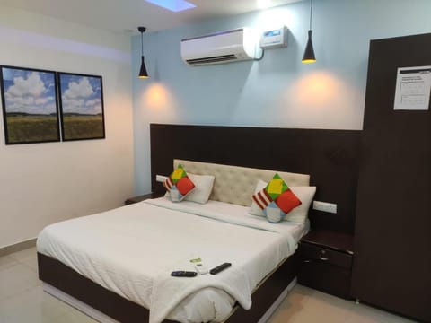 Bed, Photo of the whole room, Bedroom